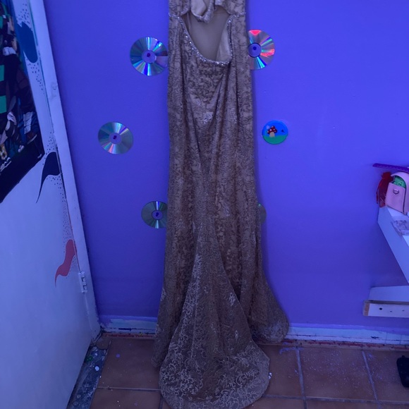 Gold Fabian’s Dress| Long Formal Size 0| Gold Silky Lace - Picture 2 of 3